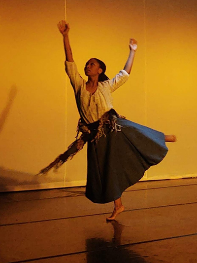 Photo of Alyssa Gordan in a dance performance