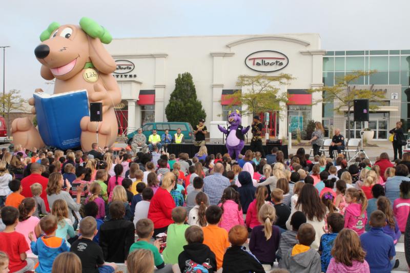 Pete the Bull at an assembly in front of Northpark Mall in Davenport, Iowa